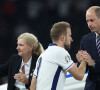 Le futur roi d'Angleterre gardera quand même une fonction honorifique au sein de la Fédération. 
Harry Kane sert la main du prince William après la finale de l'Euro 2024 à Berlin, Allemagne Picture: Paul Terry / Sportimage © Paul Terry/Sportimage/Cal Sport Media/Bestimage