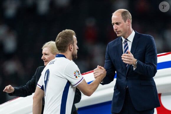 Le prince William, prince de Galles, avec le prince George de Galles, et le roi Felipe VI d'Espagne avec l'infante Sofia dans les tribunes lors de la finale de l'Euro 2024 "Espagne - Angleterre" à l'Olympiastadion à Berlin, le 14 juillet 2024.  Le prince William et le prince George dans les tribunes lors de la finale de l'Euro 2024 "Espagne - Angleterre" à l'Olympiastadion à Berlin.