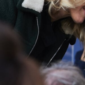 Alice Taglioni et son compagnon Laurent Delahousse dans les tribunes de la demi-finale retour de Ligue des champions entre le PSG face au Borussia Dortmund (0-1) au Parc des Princes à Paris le 7 mai 2024