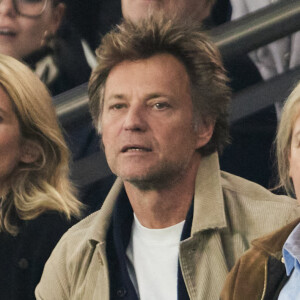 Alice Taglioni, Laurent Delahousse et Hélène Darroze dans les tribunes de la demi-finale retour de Ligue des champions entre le PSG face au Borussia Dortmund (0-1) au Parc des Princes à Paris le 7 mai 2024