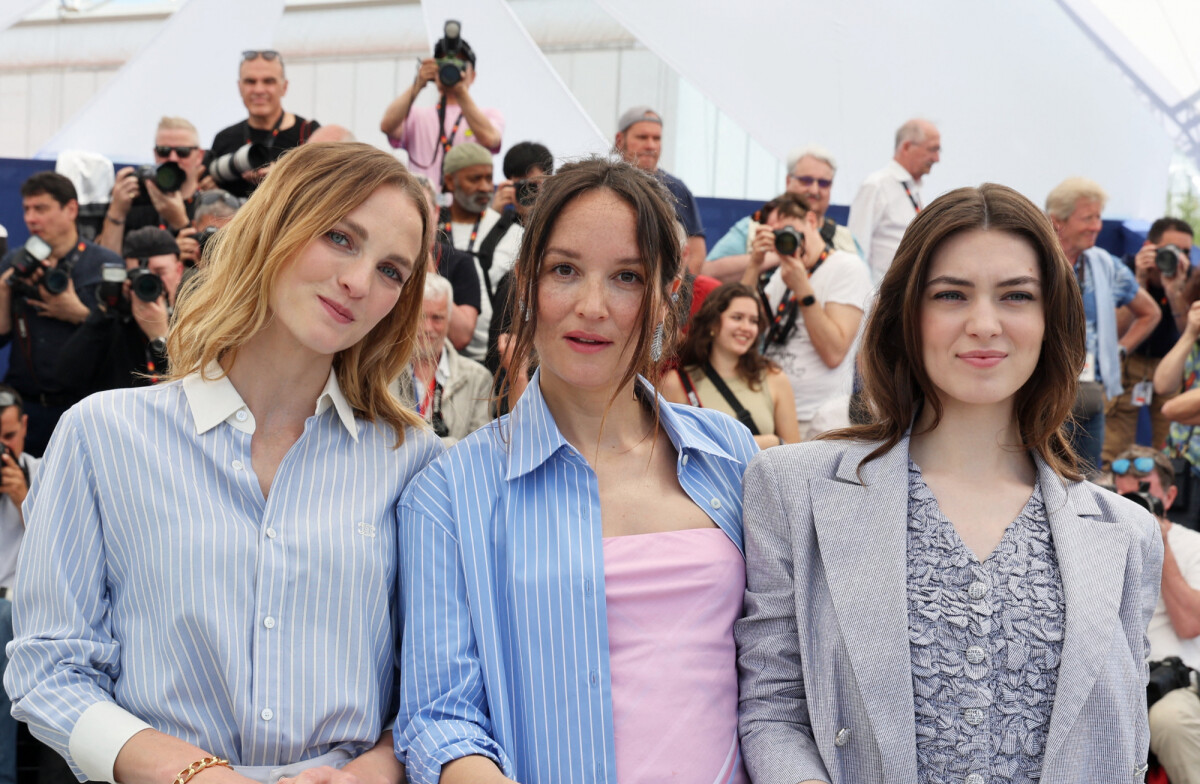 Photo : Adèle Simphal, Anamaria Vartolomei, Anaïs Demoustier (enceinte ...