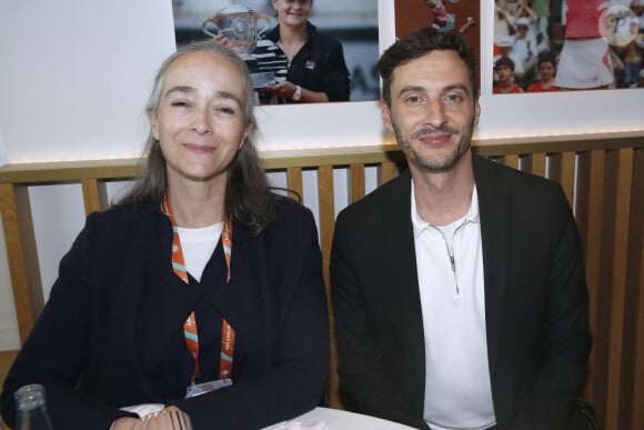 Exclusif - Delphine Ernotte-Cunci (Présidente de France TV) et Thomas Jolly (Directeur artistique des cérémonies aux Jeux Olympiques de Paris 2024) au déjeuner dans la loge de France TV lors des Internationaux de France de Tennis de Roland Garros 2024 - Jour 09 à Paris, France, le 3 juin 2024. © Bertrand Rindoff/Bestimage