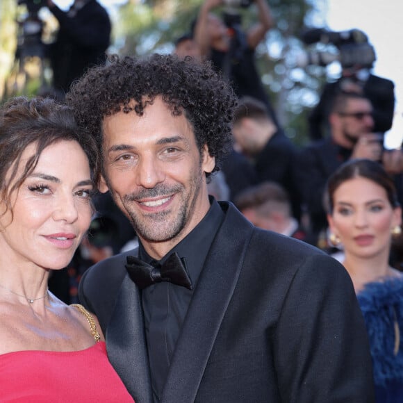 Las, Tomer Sisley a révélé avoir souvent ''(broyé) du noir'' à cause des tournages qu'il enchaînait...
Tomer Sisley et Sandra Sisley assistent au tapis rouge du film "Emilia Perez" lors du 77ème Festival de Cannes au Palais des Festivals, le 18 mai 2024 à Cannes. David Boyer/ABACAPRESS.COM