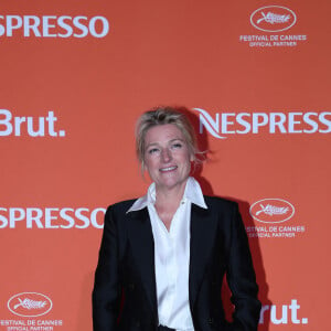 "Si je sors, je le paye immédiatement le lendemain. Pareil pour l'alcool" avait-elle confié affirmant ne plus boire de vin durant le dîner de l'émission 
Anne-Elisabeth Lemoine - Photocall de la soirée Nespresso x Brut lors du 77ème Festival International du Film de Cannes le 16 mai 2024. © Laurent Campus/Bestimage 