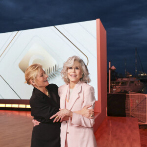 Exclusif - Anne-Elisabeth Lemoine et Jane Fonda sur le plateau de l'émission "C à vous" lors du 77ème Festival International du Film de Cannes. Le 14 mai 2024 © Jack Tribeca / Bestimage 