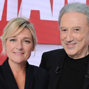 Exclusif - Anne-Elisabeth Lemoine et Michel Drucker - Enregistrement de l'émission "Vivement Dimanche", présentée par M.Drucker et diffusée le 19 novembre sur France 3, au Studio Gabriel à Paris © Guillaume Gaffiot / Bestimage 