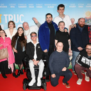 "Un p'tit truc en plus" d'Artus cartonne encore et toujours au cinéma ! 
Clovis Cornillac, Alice Belaïdi, Marie Colin, Céline Groussard, Mayane Sarah El Baze, Ludovic Boul, Artus, Thibaut Conan, Arnaud Toupense, Marc Riso, Boris Pitoëff, Sofian Ribes, Benjamin Vandewalle et Gad Abecassis à l'avant-première du film "Un p'tit truc en plus" au cinema UGC Normandie à Paris.