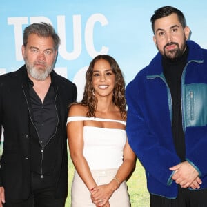 Clovis Cornillac, Alice Belaïdi et Victor-Artus Solaro, dit Artus à l'avant-première du film "Un p'tit truc en plus" au cinema UGC Normandie à Paris le 25 avril 2024