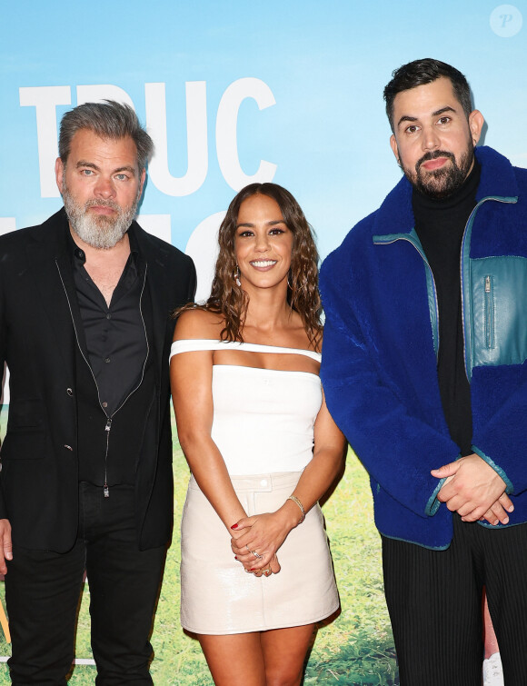 Clovis Cornillac, Alice Belaïdi et Victor-Artus Solaro, dit Artus à l'avant-première du film "Un p'tit truc en plus" au cinema UGC Normandie à Paris le 25 avril 2024