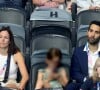 Et de l'une de leurs filles
Martin Fourcade en famille - Célébrités assistent à la victoire de Léon Marchand qui devient champion Olympique sur 400 m 4 nages lors des Jeux Olympiques de Paris à La Defense Arena à Nanterre. © Dominique Jacovides-Pierre Perusseau/Bestimage