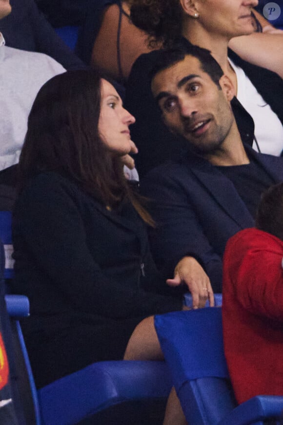 Les apparitions publique de Martin Fourcade et de sa femme Hélène sont rares
Martin Fourcade et sa femme Hélène Uzabiaga - People dans les tribunes du match de Coupe du monde de rugby entre la France et l'Italie (60-7) à Lyon le 6 octobre 2023. © Cyril Moreau-Dominique Jacovides/Bestimage