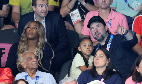 Serena Williams, sa fille Olympia et son Mari Alexis Ohanian - Célébrités assistent à la victoire de Léon Marchand qui devient champion Olympique sur 400 m 4 nages lors des Jeux Olympiques de Paris 2024 (JO) à Paris La Defense Arena à Nanterre le 28 juillet 2024. © Dominique Jacovides-Pierre Perusseau/Bestimage 