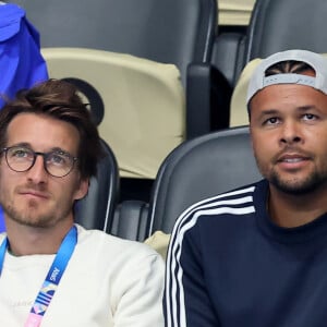 Jo-Wilfried Tsonga - Célébrités assistent à la victoire de Léon Marchand qui devient champion Olympique sur 400 m 4 nages lors des Jeux Olympiques de Paris 2024 (JO) à Paris La Defense Arena à Nanterre le 28 juillet 2024. © Dominique Jacovides-Pierre Perusseau/Bestimage 