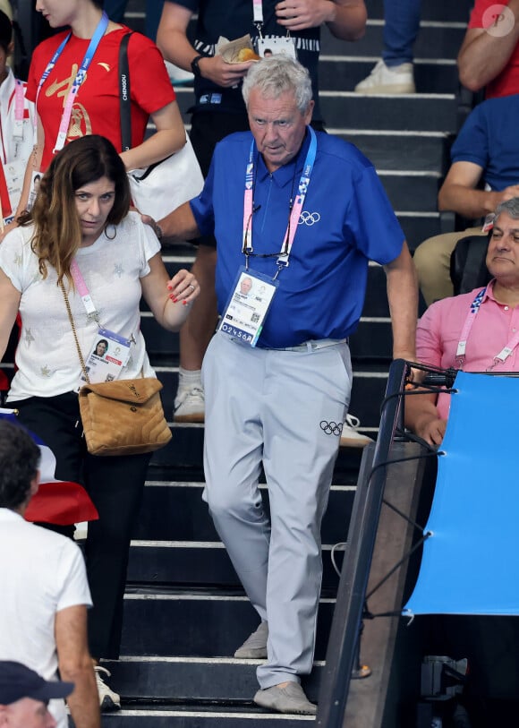 Valérie Barlois-Leroux, Guy Drut - Célébrités assistent à la victoire de Léon Marchand qui devient champion Olympique sur 400 m 4 nages lors des Jeux Olympiques de Paris 2024 (JO) à Paris La Defense Arena à Nanterre le 28 juillet 2024. © Dominique Jacovides-Pierre Perusseau/Bestimage 