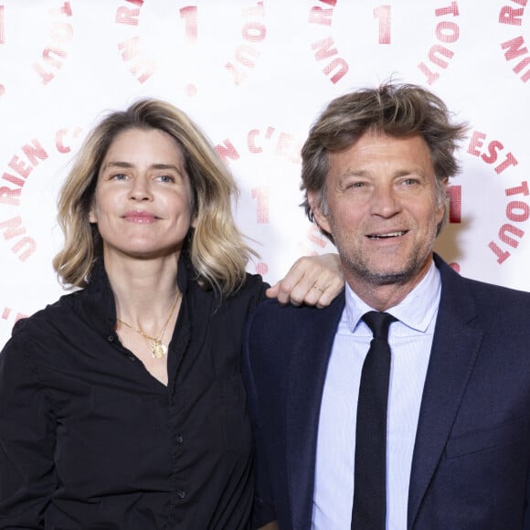 Alice Taglioni, Laurent Delahousse au photocall des invités au dîner de gala de l'association "Un rien c'est tout" au musée de l'armée aux Invalides à Paris le 7 mars 2024. © Cyril Moreau / Bestimage