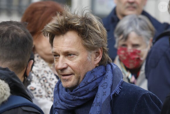 Laurent Delahousse - Obsèques de Jean-Pierre Pernaut en la Basilique Sainte-Clotilde à Paris le 9 mars 2022. © Denis Guignebourg/ Bestimage  Funeral of Jean-Pierre Pernaut in the Sainte-Clotilde Basilica in Paris on March 9, 2022. 