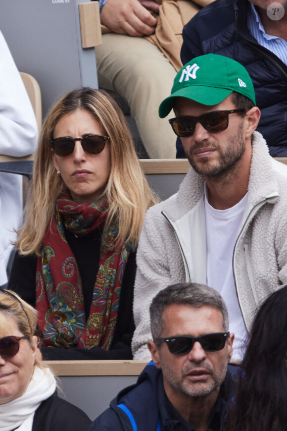 Sarah Saldmann dans les tribunes au même moment dans les tribunes des Internationaux de France de tennis de Roland Garros 2024 à Paris, France, le 2 juin 2024. © Jacovides-Moreau/Bestimage 