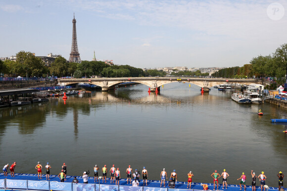 Alors que l'épreuve avait déjà été reportée d'une journée à cause de la mauvaise qualité de l'eau
La Seine, théatre des épreuves de triathlon des JO de Paris. 31 juillet 2024. Alexander Shcherbak/TASS