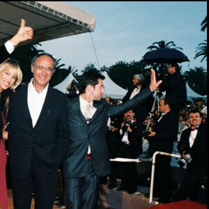 Archives - Marion Cotillard, Samy Naceri, Emma Sjoberg, Gerard Pires et Frédéric Diefenthal présentent Taxi au Festival de Cannes en 1998.