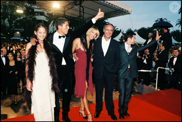 Archives - Marion Cotillard, Samy Naceri, Emma Sjoberg, Gerard Pires et Frédéric Diefenthal présentent Taxi au Festival de Cannes en 1998.