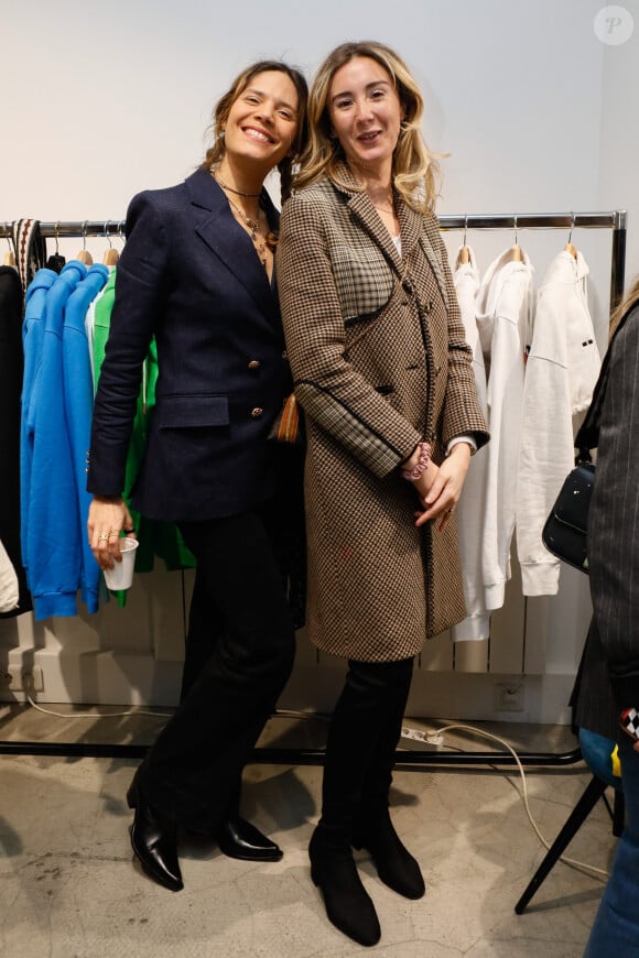 Elle n'a pas du tout apprécié un livre en particulier, le préféré de sa mère
Exclusif - Vanille Clerc (fille de Julien Clerc et de Virginie Couperie-Eiffel), Anais Aidoud - Soirée de lancement du pop-up store "L'atelier" à Paris, France, le 29 mars 2023. © Christophe Clovis/Bestimage 