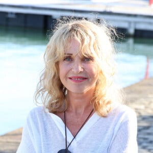 Fanny Cottençon lors du photocall de la série "Scènes de ménages" lors de la 25ème édition du Festival de la fiction de la Rochelle, France, le 13 septembre 2023. © Denis Guignebourg/BestImage 