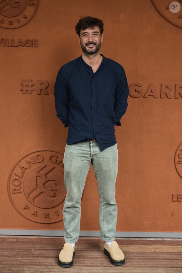 Jérémy Frérot - Les célébrités au village lors des Internationaux de France de tennis de Roland Garros 2024 à Paris. Le 5 juin 2024. © Jacovides-Moreau/Bestimage 