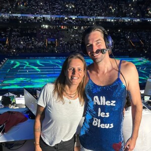 Camille Lacourt en robe à paillettes sur France 2 suite à un pari de Laure Manaudou. Instagram le 2 août 2024.