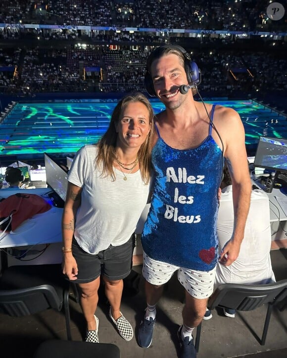 Camille Lacourt en robe à paillettes sur France 2 suite à un pari de Laure Manaudou. Instagram le 2 août 2024.