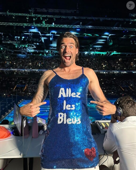 Camille Lacourt en robe à paillettes sur France 2 suite à un pari de Laure Manaudou. Instagram le 2 août 2024.