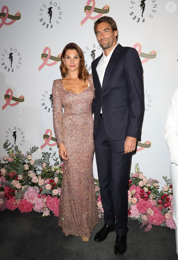 Camille Lacourt et sa compagne Alice Detollenaere (Miss Bourgogne 2010) - Photocall du 4ème gala de charité de l'association "Les Bonnes Fées" à l'occasion de la campagne mondiale "Octobre Rose" à l'hôtel Peninsula, Paris le 5 octobre 2023. © Coadic Guirec/Bestimage