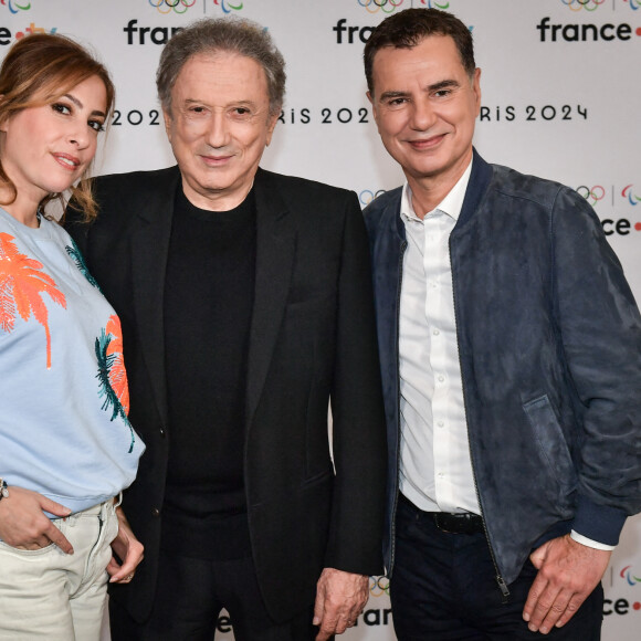 Laurent Luyat, Michel Drucker et Léa Salamé posent pendant la conférence de presse "Paris 2024" de France Télévisions, le 11 juin 2024. Firas Abdullah/ABACAPRESS.COM