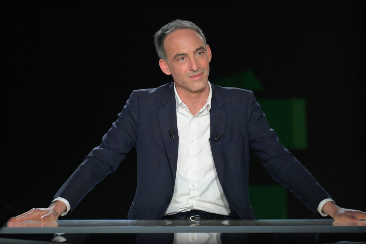 Photo : Le député européen Raphaël Glucksmann pendant l'émission de ...