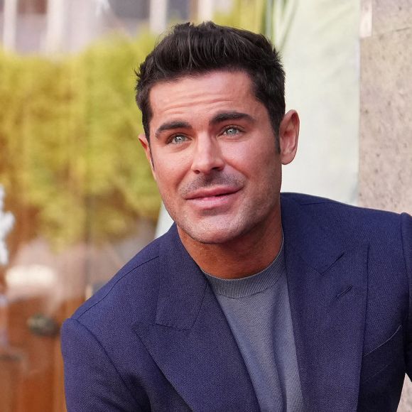 Le mystère demeure, et pour l'heure, Zac Efron n'a pas réagi...
Zac Efron lors de la cérémonie de remise de son étoile sur le Hollywood Walk Of Fame qui s'est tenue à Hollywood, le lundi 11 décembre 2023. Sthanlee B. Mirador/SPUS/ABACAPRESS.COM