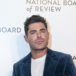 Mais les employés de la villa donnent une toute autre version, affirmant avoir retrouvé Zac Efron dans un état suffisamment alertant.
Zac Efron assiste au gala des 2024 National Board of Review Awards au Cipriani 42nd Street à New York le 11 janvier 2024. Lev Radin/SPUS/ABACAPRESS.COM