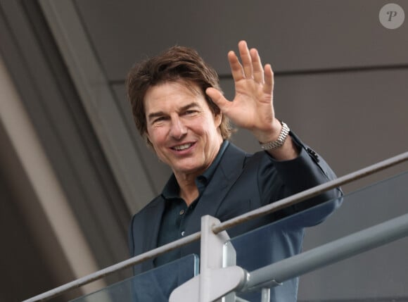 Alerte ! A ce jour, Tom Cruise ne serait pas insensible au charme d'une jeune chanteuse.
Tom Cruise assiste à la treizième journée des championnats de tennis de Wimbledon au All England Lawn Tennis and Croquet Club en Angleterre.