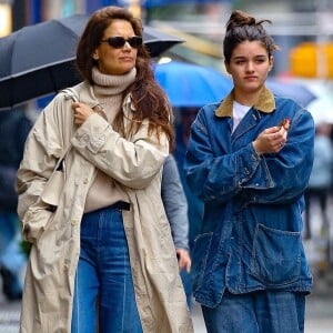 Exclusif - Katie Holmes et sa fille Suri Noelle Cruise, vont dîner à New York, le 16 mai 2024. Quelques semaines après son 18ème anniversaire, Suri aurait décidé de se faire appeler Suri Noelle, qui est le deuxième prénom de sa mère. 