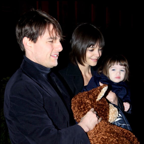 Tom Cruise, Katie Holmes et leur fille Suri se promenant dans les rues de Milan.