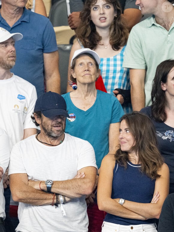 Patrick Bruel et son amie Clémence assistent aux épreuves de natation lors des Jeux Olympiques de Paris 2024 (JO) à La Défense Arena à Nanterre le 2 aout 2024. © Perusseau-Jacovides/Bestimage