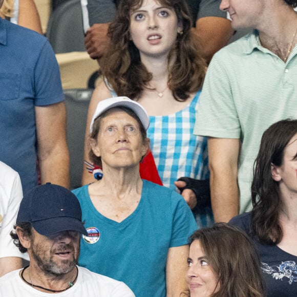 Patrick Bruel et son amie Clémence assistent aux épreuves de natation lors des Jeux Olympiques de Paris 2024 (JO) à La Défense Arena à Nanterre le 2 aout 2024. © Perusseau-Jacovides/Bestimage