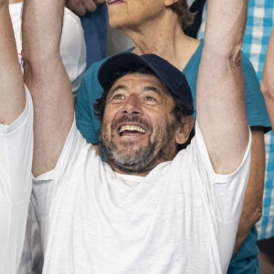 Patrick Bruel assiste aux JO de Paris

Patrick Bruel et son amie Clémence assistent aux épreuves de natation lors des Jeux Olympiques de Paris (JO) à La Défense Arena à Nanterre. © Perusseau-Jacovides/Bestimage