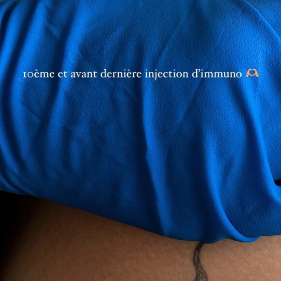 "10eme et avant dernière injection d'immuno."
Caroline Receveur donne de ses nouvelles, Instagram.