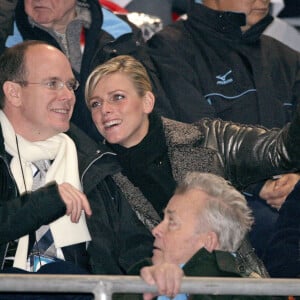 Le Prince Albert II de Monaco avec une amie sud-africaine, Charlene Wittstock, lors de la cérémonie d'ouverture des XXème Jeux Olympiques d'hiver à Turin, Italie, le 10 février 2006. Les Jeux se déroulent du vendredi 10 février au 26 février 2006. Photo Gouhier-Nebinger-Orban/ABACAPRESS.COM