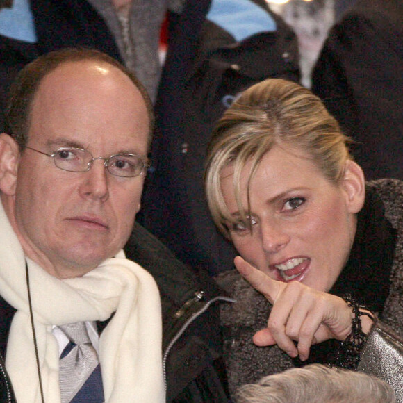 Le Prince Albert II de Monaco avec une amie sud-africaine, Charlene Wittstock, lors de la cérémonie d'ouverture des XXème Jeux Olympiques d'hiver à Turin, Italie, le 10 février 2006. Les Jeux se déroulent du vendredi 10 février au 26 février 2006. Photo Gouhier-Nebinger-Orban/ABACAPRESS.COM