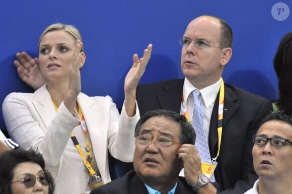 S.A.S. le Prince Albert II de Monaco et Charlene Wittstock assistent à la finale de natation le troisième jour des XXIXe Jeux Olympiques au centre aquatique national olympique à Pékin, Chine, le 11 août 2008. Photo par Gouhier-Hahn-Nebinger/Cameleon/ABACAPRESS.COM