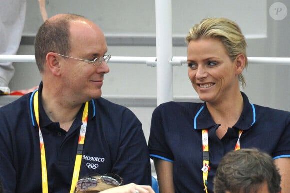 S.A.S. le Prince Albert II de Monaco et Charlene Wittstock assistent au plongeon de natation le 4e jour des XXIXe Jeux Olympiques au centre aquatique national olympique à Pékin, Chine, le 12 août 2008. Photo par Gouhier-Hahn-Nebinger/Cameleon/ABACAPRESS.COM