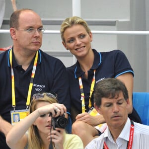 Depuis, ce sont des spectateurs assidus aux Jeux, comme ici, à Pékin, en 2008.
S.A.S. le Prince Albert II de Monaco et Charlene Wittstock assistent au plongeon de natation le 4e jour des XXIXe Jeux Olympiques au centre aquatique national olympique à Pékin, Chine, le 12 août 2008. Photo par Gouhier-Hahn-Nebinger/Cameleon/ABACAPRESS.COM