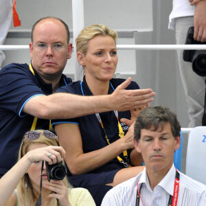 S.A.S. le Prince Albert II de Monaco et Charlene Wittstock assistent au plongeon de natation le 4e jour des XXIXe Jeux Olympiques au centre aquatique national olympique à Pékin, Chine, le 12 août 2008. Photo par Gouhier-Hahn-Nebinger/Cameleon/ABACAPRESS.COM