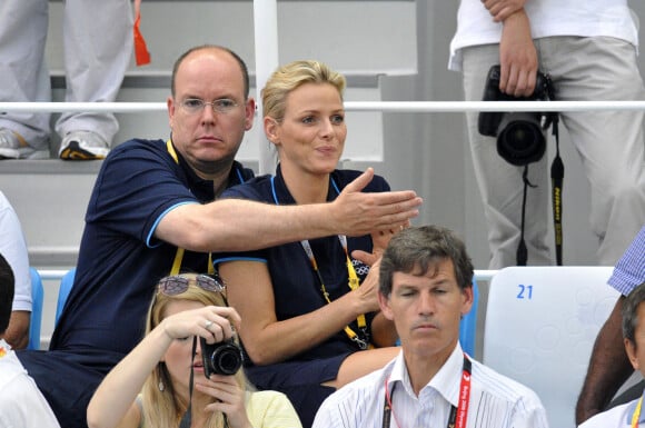 S.A.S. le Prince Albert II de Monaco et Charlene Wittstock assistent au plongeon de natation le 4e jour des XXIXe Jeux Olympiques au centre aquatique national olympique à Pékin, Chine, le 12 août 2008. Photo par Gouhier-Hahn-Nebinger/Cameleon/ABACAPRESS.COM