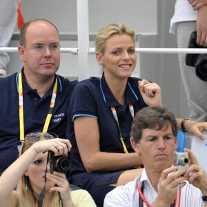 S.A.S. le Prince Albert II de Monaco et Charlene Wittstock assistent au plongeon de natation le 4e jour des XXIXe Jeux Olympiques au centre aquatique national olympique à Pékin, Chine, le 12 août 2008. Photo par Gouhier-Hahn-Nebinger/Cameleon/ABACAPRESS.COM